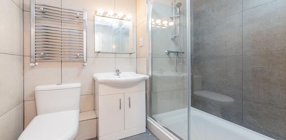 			PARKING SPACE , Studio Apartment, 1 bath, 1 reception Apartment			 Church Lane , KINGSBURY 